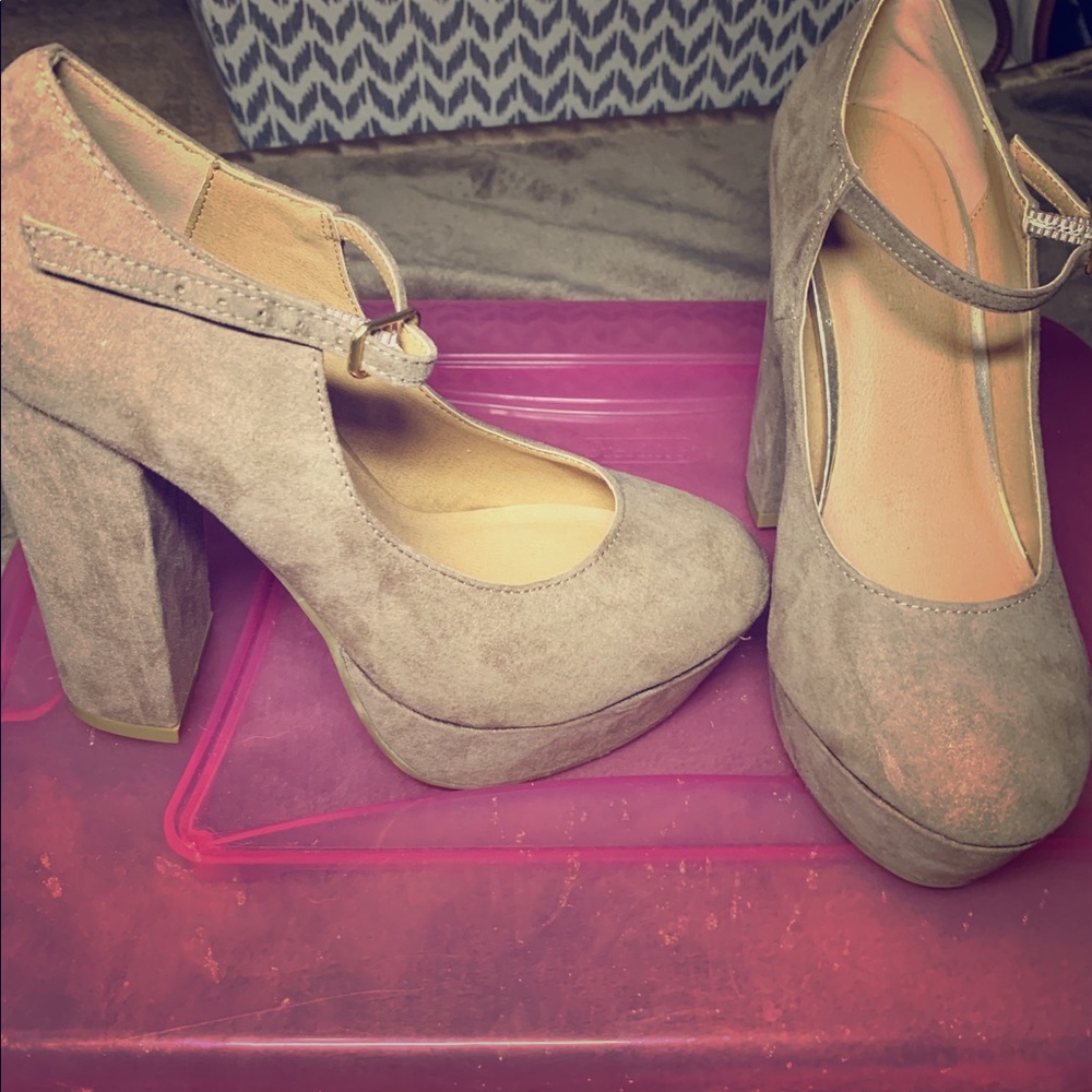 High heels shoes - Picture 1 of 4